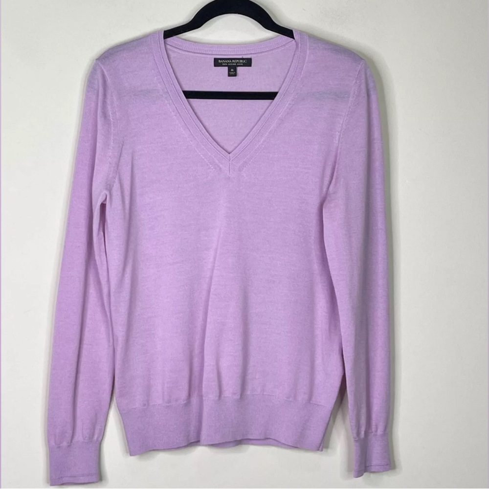 Lavender purple Merino wool v neck sweater, Banana republic, lavender, lilac